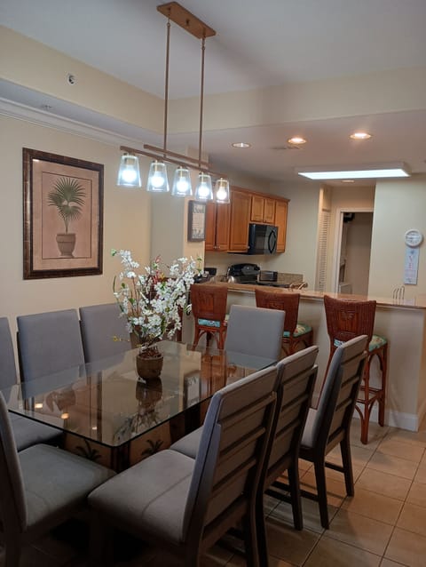 Dinning rywith seating for 8 plus high chairs