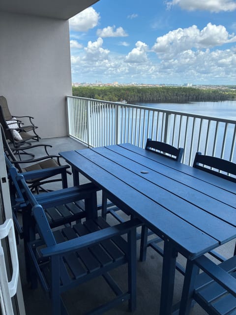 25 ft balcony with seats overlooking large beautiful Jet ski lake