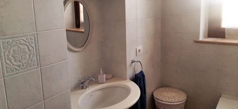 Shower, hair dryer, bathrobes, bidet