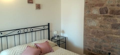 Desk, soundproofing, rollaway beds, free WiFi