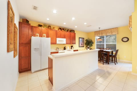 Kitchen / breakfast area