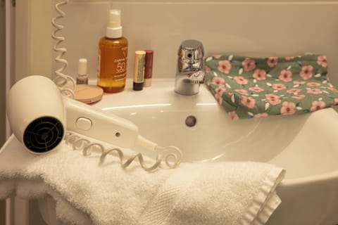 Comfort Double Room | Bathroom | Shower, hair dryer, towels