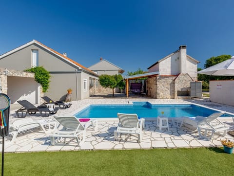 Sky, Water, Property, Building, Swimming Pool, Plant, Shade, Outdoor Furniture, House, Chair