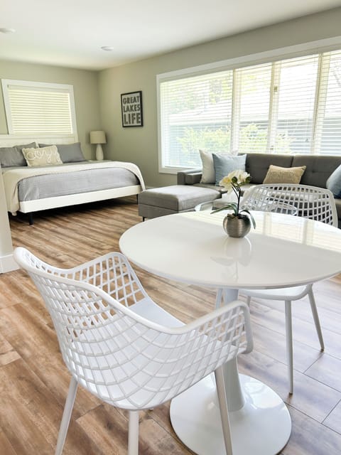 Fully renovated in 2024, this spacious modern space awaits you!