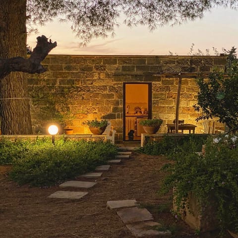 Romantic Studio Suite, 1 Queen Bed, Kitchenette, Annex Building | Terrace/patio