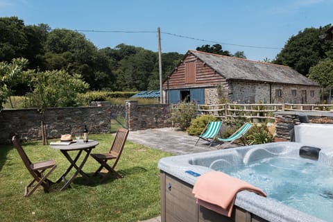 Private garden with hot tub, al fresco dining & BBQ