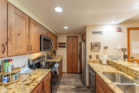 Full-size updated kitchen.