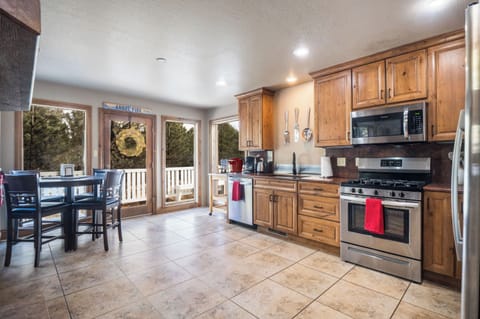 This spacious kitchen is just waiting for you home cooked meals!