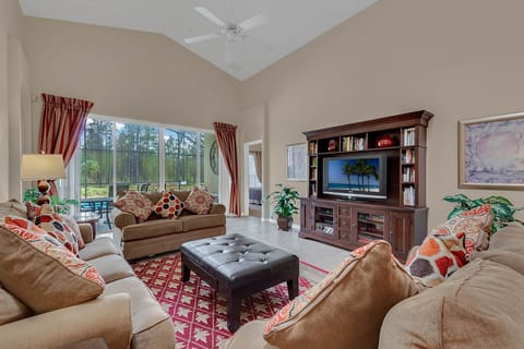 Living Room Area with easy access to lanai/pool.