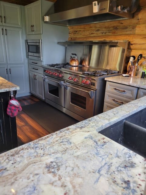 You're not seeing double! We have two ovens.