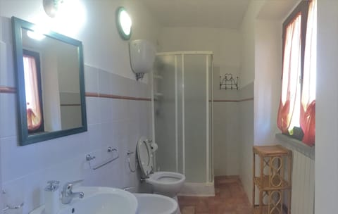 Apartment, Park View (Perseo) | Bathroom | Hair dryer, bidet, towels