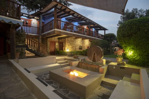 Room, 1 King Bed, Private Bathroom | Garden