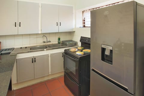 Electric kettle, cookware/dishes/utensils