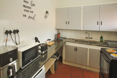 Electric kettle, cookware/dishes/utensils