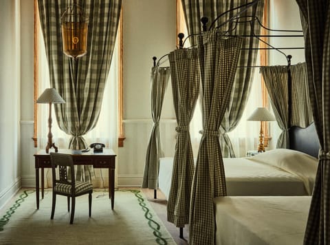 School House Two of Queens | Egyptian cotton sheets, premium bedding, pillowtop beds, minibar