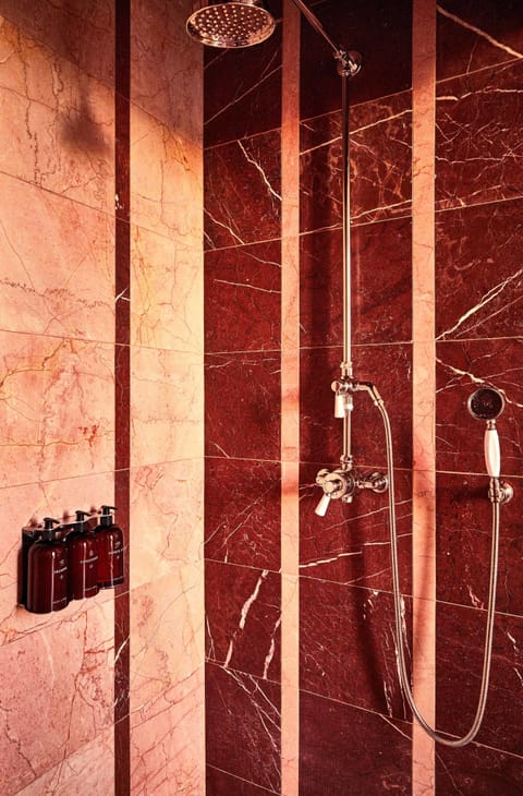 Rectory Classic | Bathroom | Free toiletries, hair dryer, bathrobes, towels