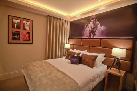 Double Room | In-room safe, desk, soundproofing, iron/ironing board