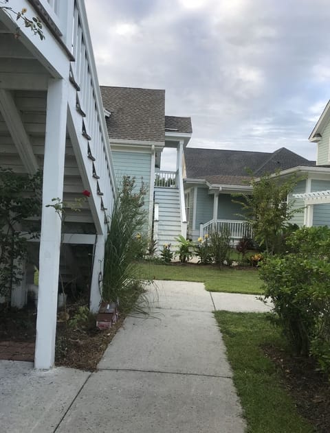 Quiet neighborhood with parking just steps away!