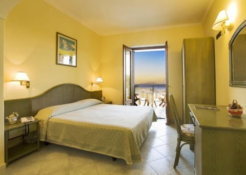 Desk, cribs/infant beds, rollaway beds, free WiFi