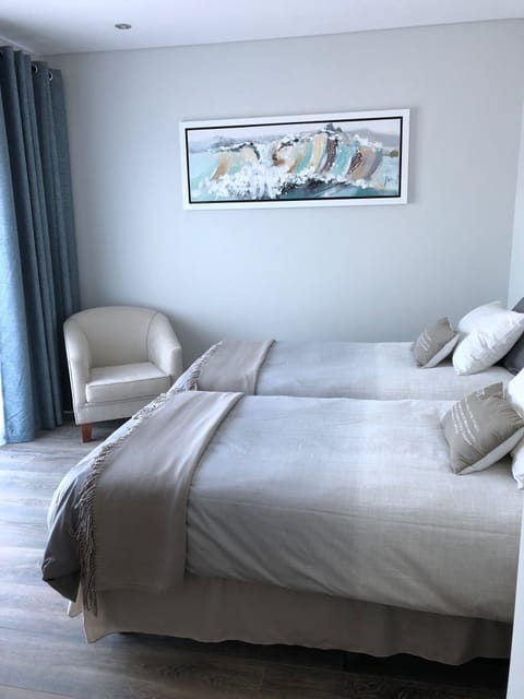 Luxury Apartment, Multiple Beds, Non Smoking | 2 bedrooms, premium bedding, in-room safe, individually decorated