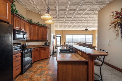 Premium Villa, 2 Bedrooms, Kitchen, Lake View | Private kitchen | Microwave, coffee/tea maker, toaster, cookware/dishes/utensils