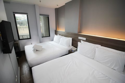Premier Suite | In-room safe, desk, iron/ironing board, free WiFi
