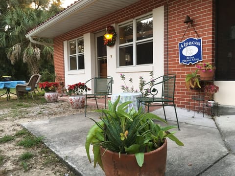 Welcome to your Country Cottage at Starr Lake!