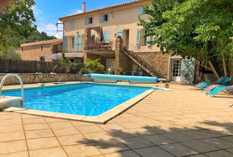 300 sunny days per year and the pool gets the sun all day (shade available too)

