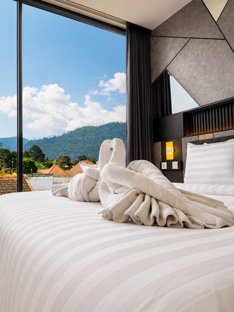 In-room safe, free WiFi, bed sheets
