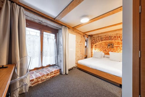 Heritage Double room | Minibar, in-room safe, desk, laptop workspace