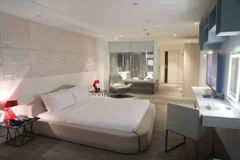 Luxury Suite, 1 Queen Bed | Premium bedding, in-room safe, free WiFi, bed sheets