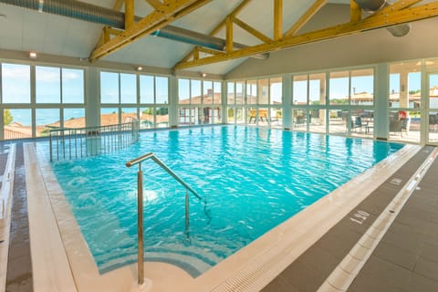 Indoor pool, sun loungers