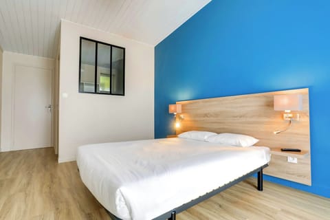 Room, 1 Double Bed | Iron/ironing board, free WiFi, bed sheets