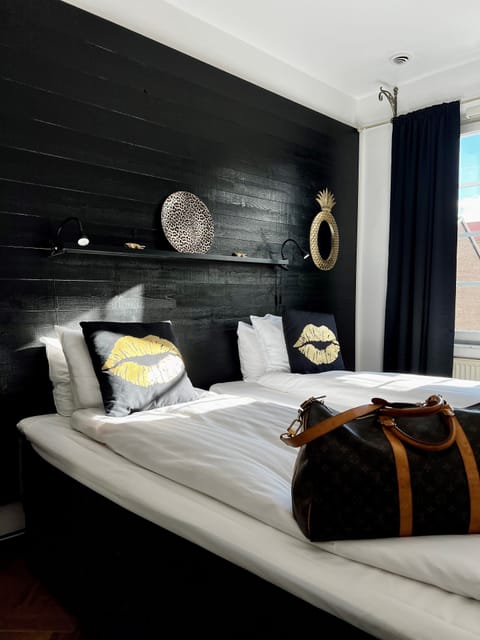 Deluxe Twin Room | Hypo-allergenic bedding, desk, iron/ironing board, rollaway beds