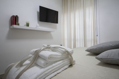 1 bedroom, desk, free WiFi, bed sheets