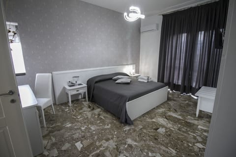 Deluxe Double Room | 1 bedroom, desk, free WiFi, bed sheets