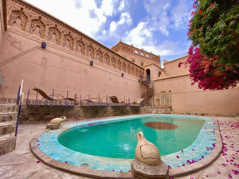 Indoor pool, sun loungers