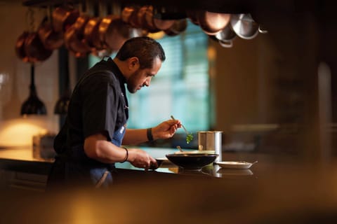 2 restaurants; breakfast, lunch, dinner, and brunch served