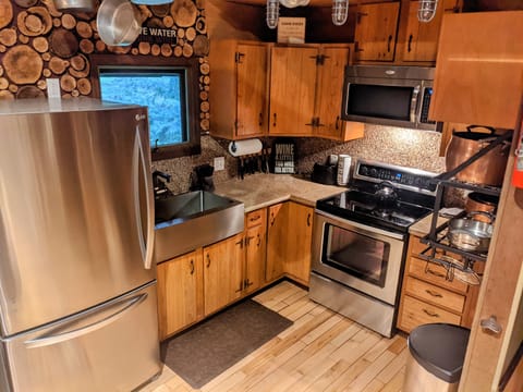 Fully equipped kitchen with cookware
