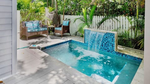 Welcome to the ZESTY LIME, complete with a private dip pool which can be heated to your liking...