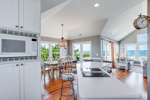 SA06: Tramonti l Top Level Kitchen