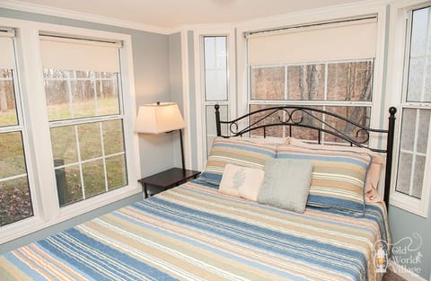 queen bedroom