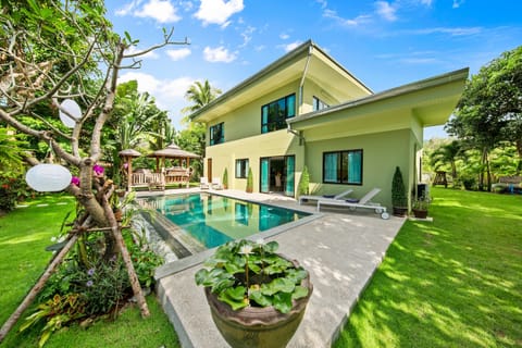 Villa Baan Suaan Serenity view from the garden