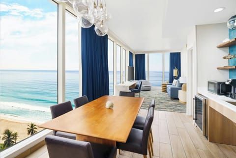 Superior Suite, 1 Bedroom, Hearing Accessible, Oceanfront (Dining/Sitting Area, Windows 2 Sides) | In-room safe, desk, laptop workspace, blackout drapes