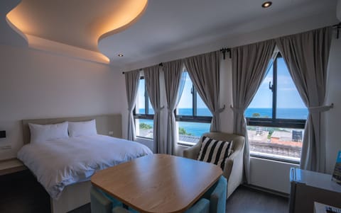Rollaway beds, free WiFi, bed sheets