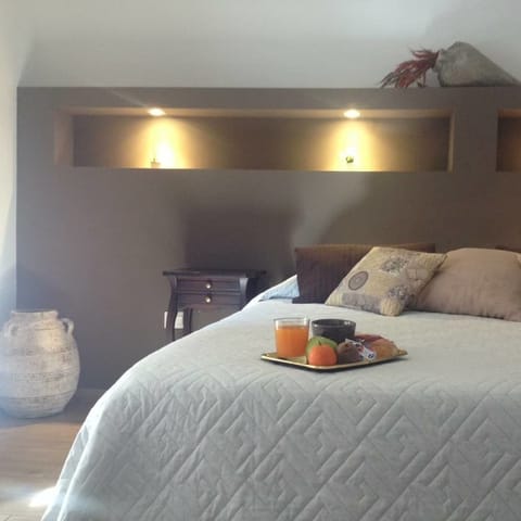 Deluxe Double Room | Desk, free WiFi, bed sheets