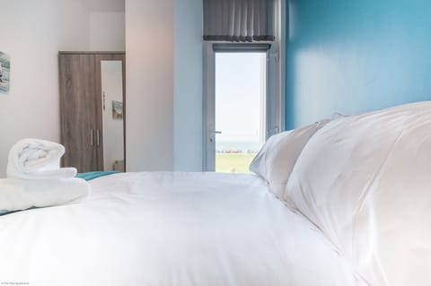 Hollicombe | 1 bedroom, iron/ironing board, free WiFi, bed sheets