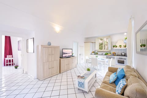 open space living/dining room with kitchen