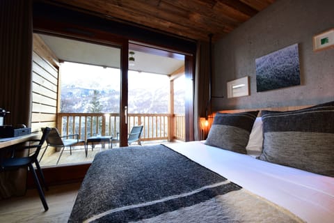 Double Room, Terrace | In-room safe, individually decorated, individually furnished, desk