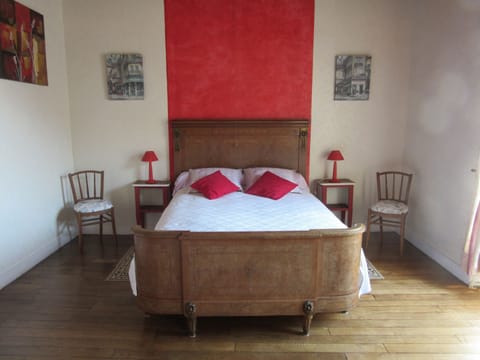 Family Room | Individually decorated, individually furnished, desk, blackout drapes